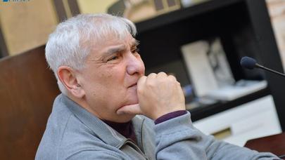 "Universitetdə qohumumun işlədiyini göstərən olsa..." - Kamal Abdulla