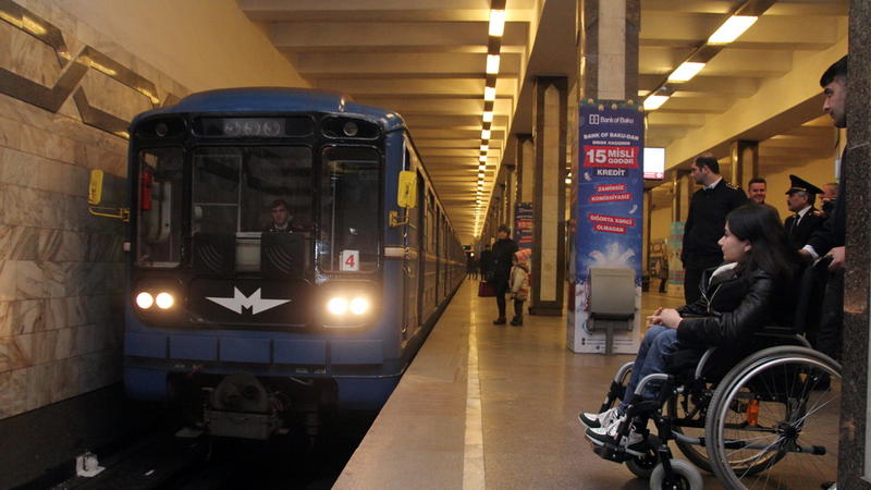 Bakı metrosunda UNİKAL ADDIM: bundan sonra... - FOTO