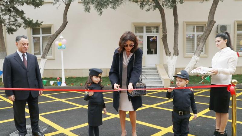 Mehriban Əliyeva yeni inşa olunmuş uşaq bağçasının açılışında - FOTOLAR