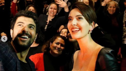 Bergüzar Korel dərin sinə dekoltesi ilə diqqət mərkəzində - - FOTO