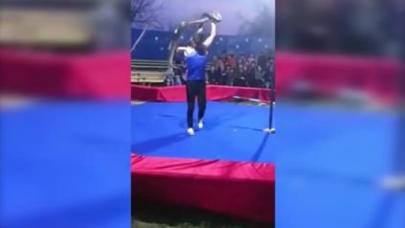 Pitonla şou göstərirdi, saniyələr içində elə dəhşətli hadisə baş verdi ki... - ANBAAN VİDEO