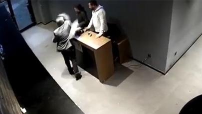 Müdir onun üçün ayağa durmayan işçilərinin başına GÖRÜN NƏ OYUN AÇDI - ŞOK VİDEO