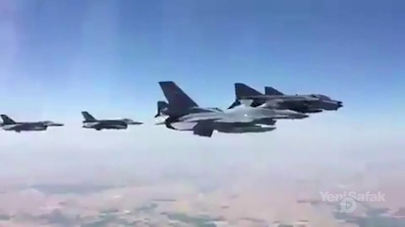 Türk pilot havada manevrləri ilə nəfəs kəsdi