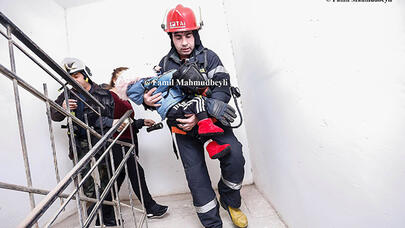 Uşaqlar yanğından BELƏ XİLAS EDİLDİ - - FOTO