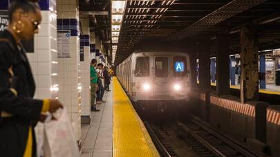 Onları metroda görənlər TƏƏCCÜBLƏNDİ - FOTOLAR