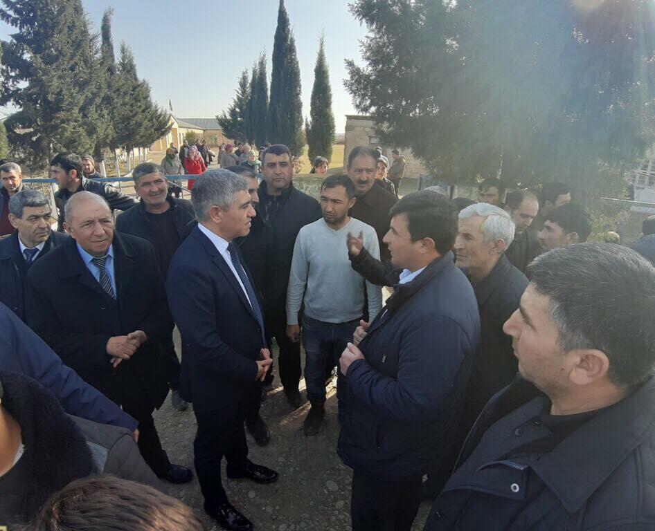 Mahmudlu-1 sakinləri Vüqar Bayramovu təntənə ilə qarşıladı - FOTO