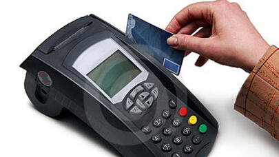 Tapdığı bank kartı ilə alış-veriş etdiyi üçün saxlanıldı