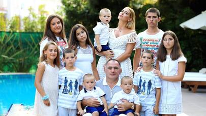 Məşhur iş adamının 10 uşaqlı həyat yoldaşı GƏNCLİK SİRRİNİ paylaşdı - FOTO