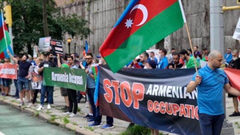 Ermənistanın BMT-dəki nümayəndəliyi qarşısında İZDİHAMLI AKSİYA - FOTO