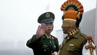 İki ölkənin əsgərləri arasında əlbəyaxa dava - VİDEO