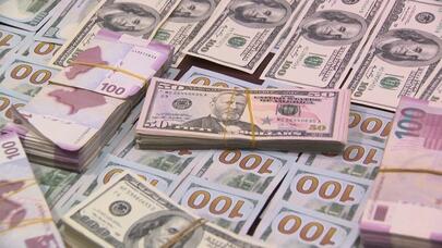 Bakıda baha qiymətə dollar satan şəxs ƏLƏ KEÇDİ - FOTO/VİDEO