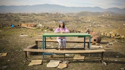 Xəyallarımı ayaqlarına sərirəm, ölü şəhərim!