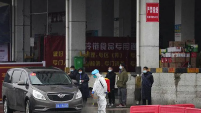 ÜST ekspertləri koronavirusun ortaya çıxdığı bazarda - FOTOLAR