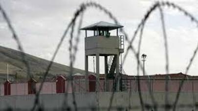 Azyaşlının cibində cəzaçəkmə müəssisəsinə telefon keçirmək istədilər