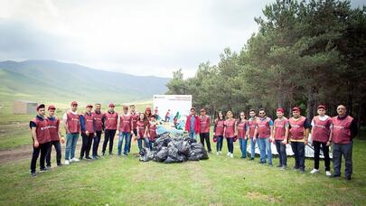 "Kapital Bank" Xoşbulaqda təmizlik aksiyası həyata keçirdi - FOTO