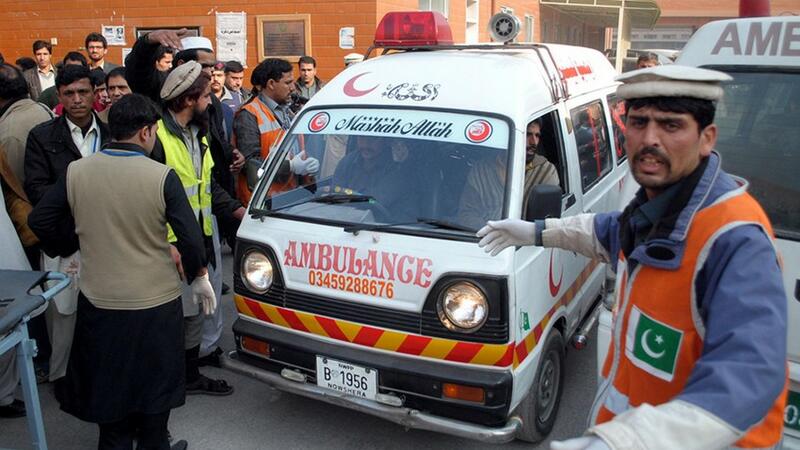 Pakistanda qatarlar toqquşdu: 36 ölü, 50 yaralı - FOTO/VİDEO