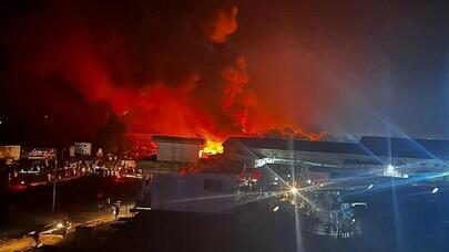 Benzin daşıyan avtomobil partladı: 91 nəfər öldü