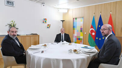 Brüssel görüşünün pərdəarxası: Əliyevin diktəsi, Paşinyanın dəhlizdən “U” DÖNÜŞÜ