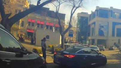 Bakıda "parkovşik"lərin YENİ OYUNU: 2 manat ödə, get... - VİDEO