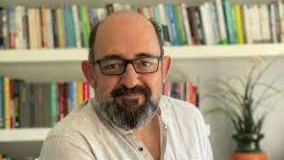 Arada öz adımı unutmasam, ağlımı itirə bilərəm...  - Sinan Canan