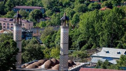 Şuşada oturub, Bakıya hikkə üfürənlərə...