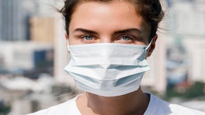 Daha bir ölkə maska rejiminə qayıtdı