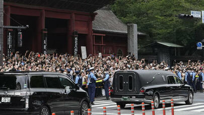 Qətlə yetirilən baş nazir dəfn edildi