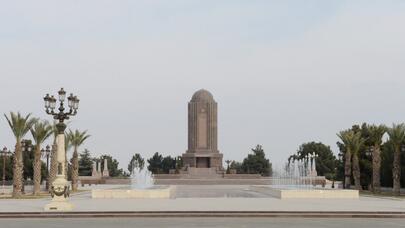 Nizami məqbərəsinin NİZAMSIZLIĞI: - yiyəsiz park, çirkli hovuz... - REPORTAJ / FOTO