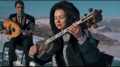 Ukraynalı tarzən Polina: "Konsertdə mən tarda, yapon musiqiçi sazda ifa etdi..."