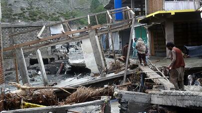 Pakistanda köç böhranı: evlərini tərk edirlər...