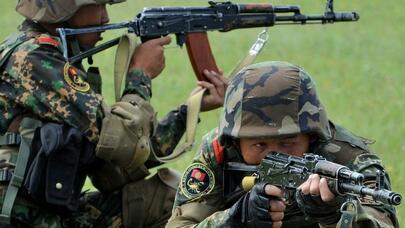 Sərhəddə qarşıdurma: yaralanan qırğızların sayı 100-ü keçdi