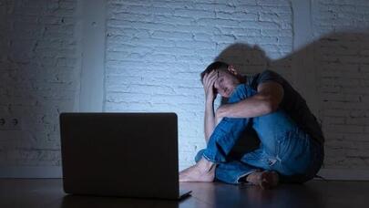 Sosial şəbəkələr insanlarda təşviş pozuntusu yaradıb