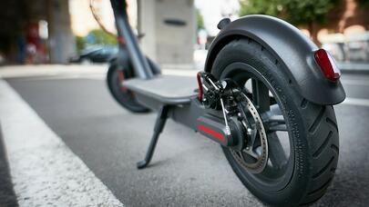 Skuterdən istifadə edənlərin nəzərinə: xəbəriniz olmadan kartınızdan pul çıxıla bilər - VİDEO