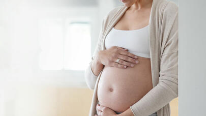 Uşağını qatarda dünyaya gətirdi