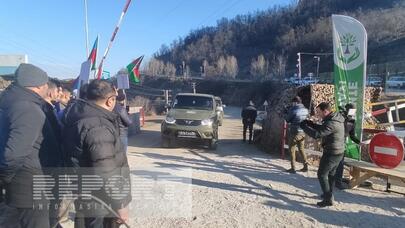 Xankəndi yolunda sülhməramlıların avtomobillərinin hərəkətinə şərait yaradıldı