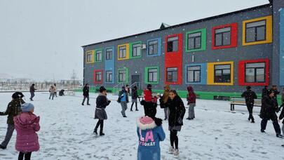 Ağalıda məktəblilərin ilk qar sevinci - FOTO