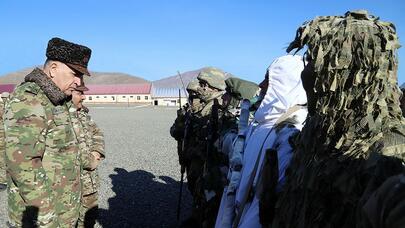 Generallar Ermənistanla sərhəddə - FOTO