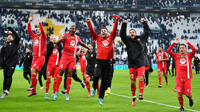 Futbolçuları bir avtobus fahişə qarşılayacaq? - Berluskoni dilinin bəlasına düşüb