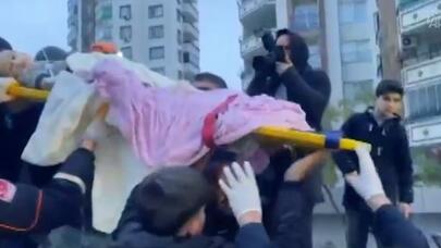 Dağılan binanın altından 7 yaşlı uşaq xilas belə edildi - VİDEO