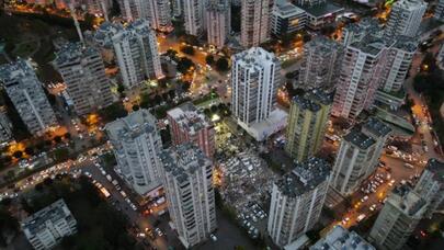 Türkiyədəki dəhşətli zəlzələdən ürək dağlayan görüntülər - FOTO/VİDEO