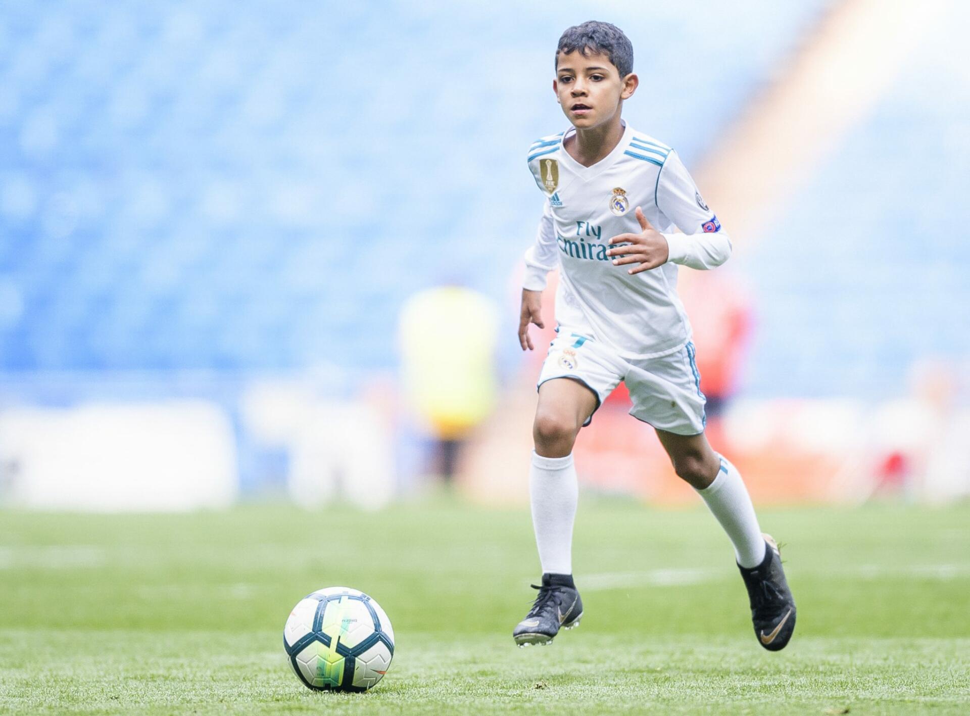 Ronaldo oğlunu belə tərbiyə edir: Elə bilirlər ki... - FOTOLAR 8 Ronaldo oğlunu belə tərbiyə edir: Elə bilirlər ki... - FOTOLAR