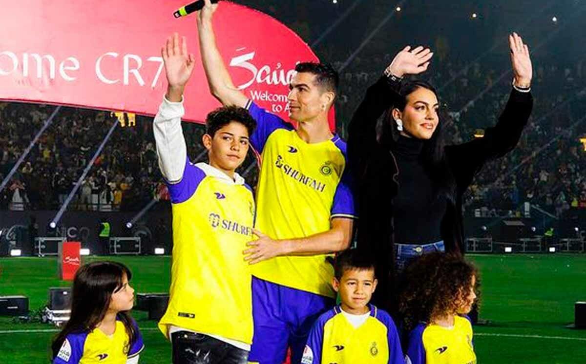 Ronaldo oğlunu belə tərbiyə edir: Elə bilirlər ki... - FOTOLAR 13 Ronaldo oğlunu belə tərbiyə edir: Elə bilirlər ki... - FOTOLAR