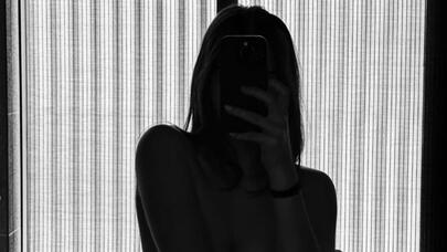 Mərhum prezidentin nəvəsi çılpaq fotosu ilə gündəmdə - Foto