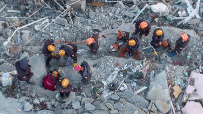 “Bayraqdar” zəlzələ zonasından oğurluq edənləri belə tapdı - VİDEO