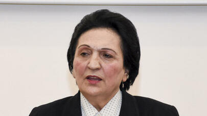 78 yaşlı xanımı vəzifədə saxlayan cadu...