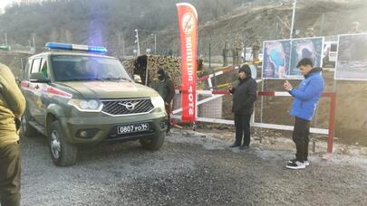 Sülhməramlıların üç avtomobili aksiya ərazisindən keçdi