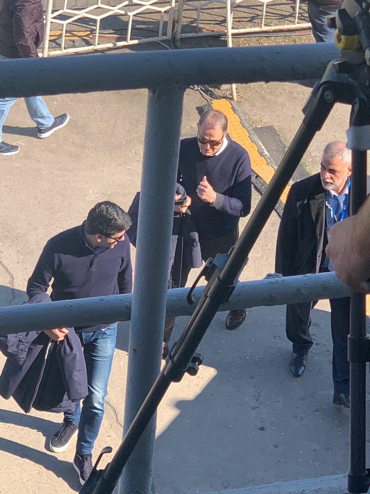 Canni de Byazi ilə him-cimlə baş tutan söhbət - FOTOLAR 3 Canni de Byazi ilə him-cimlə baş tutan söhbət - FOTOLAR