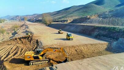 Xudafərin-Qubadlı-Laçın yolunun tikintisi davam etdirilir