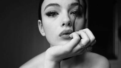 Monikanın qızı tamamilə soyundu - FOTO