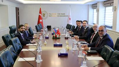 Türkiyənin yeni energetika və təbii sərvətlər naziri Azərbaycana gəldi